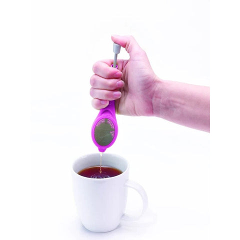 Easy Brew Tea Infuser 010832 being lifted from tea cup
