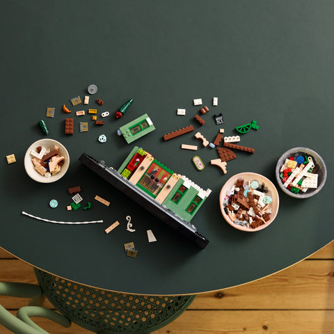 LEGO Icons French Caf� Paris Home Decor Kit 10362