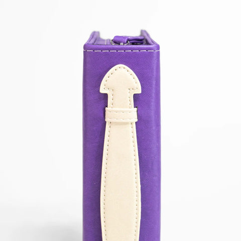 Close Up of Spine Handle