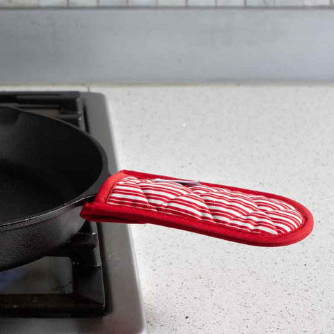 Lodge Cast Iron Striped Hot Handle Holder in use