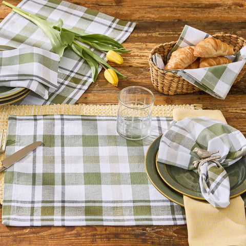 Hayes Plaid Placemat 3953-010
displayed on table
