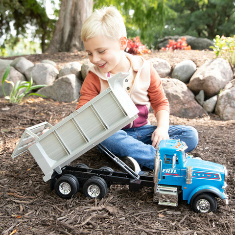 Big Farm Peterbilt 1:16 Scale Dump Truck with Lights & Sounds and Working Dump Bed 47602
