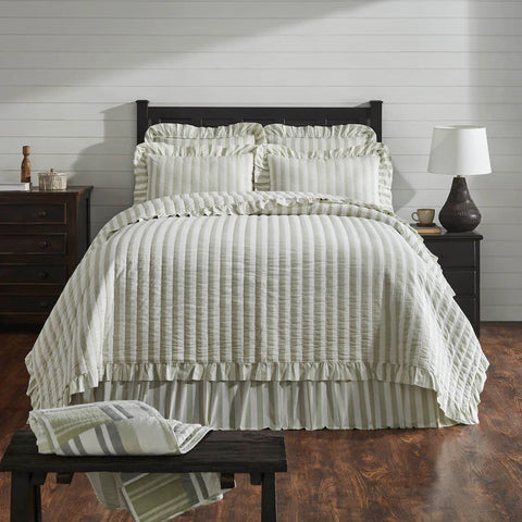 Finders Keepers Ruffled Quilt 8446
