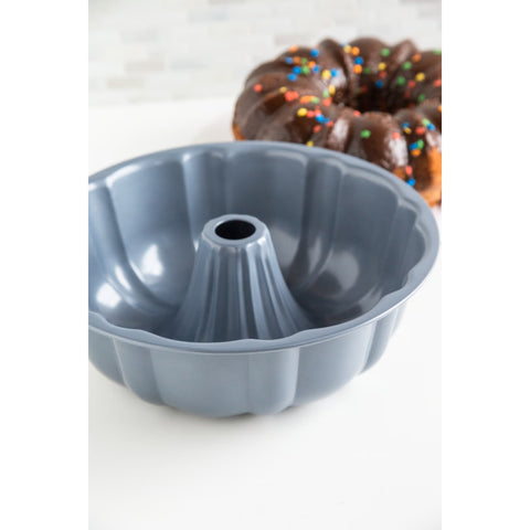 Non-Stick Fluted Pan with Center Tube 4485